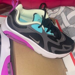 Nike airmax 200 size 2 preschool girls
